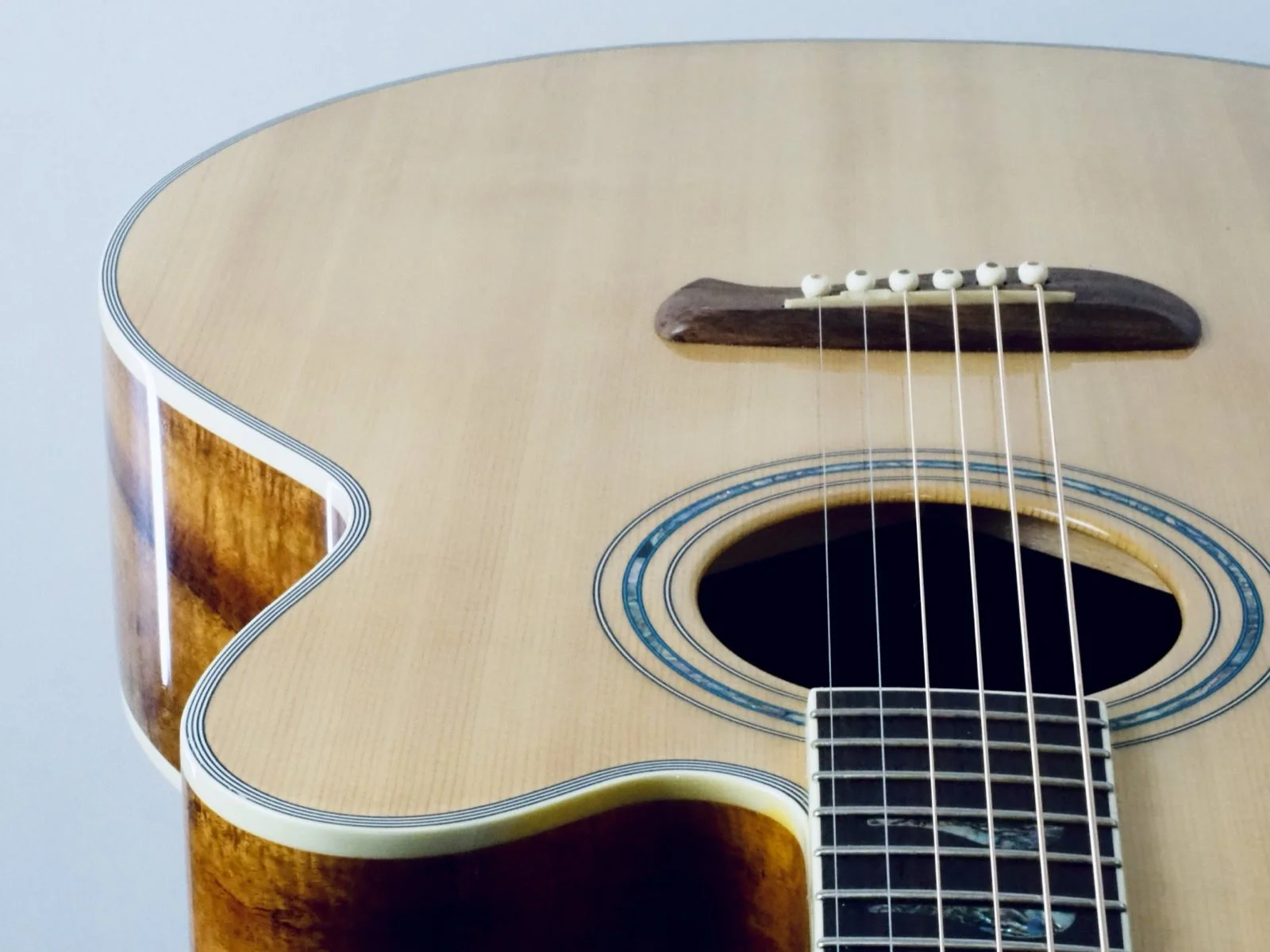 YAMAHA FG-200D 檄鳴り 外観のラッカー塗装の劣化による模様